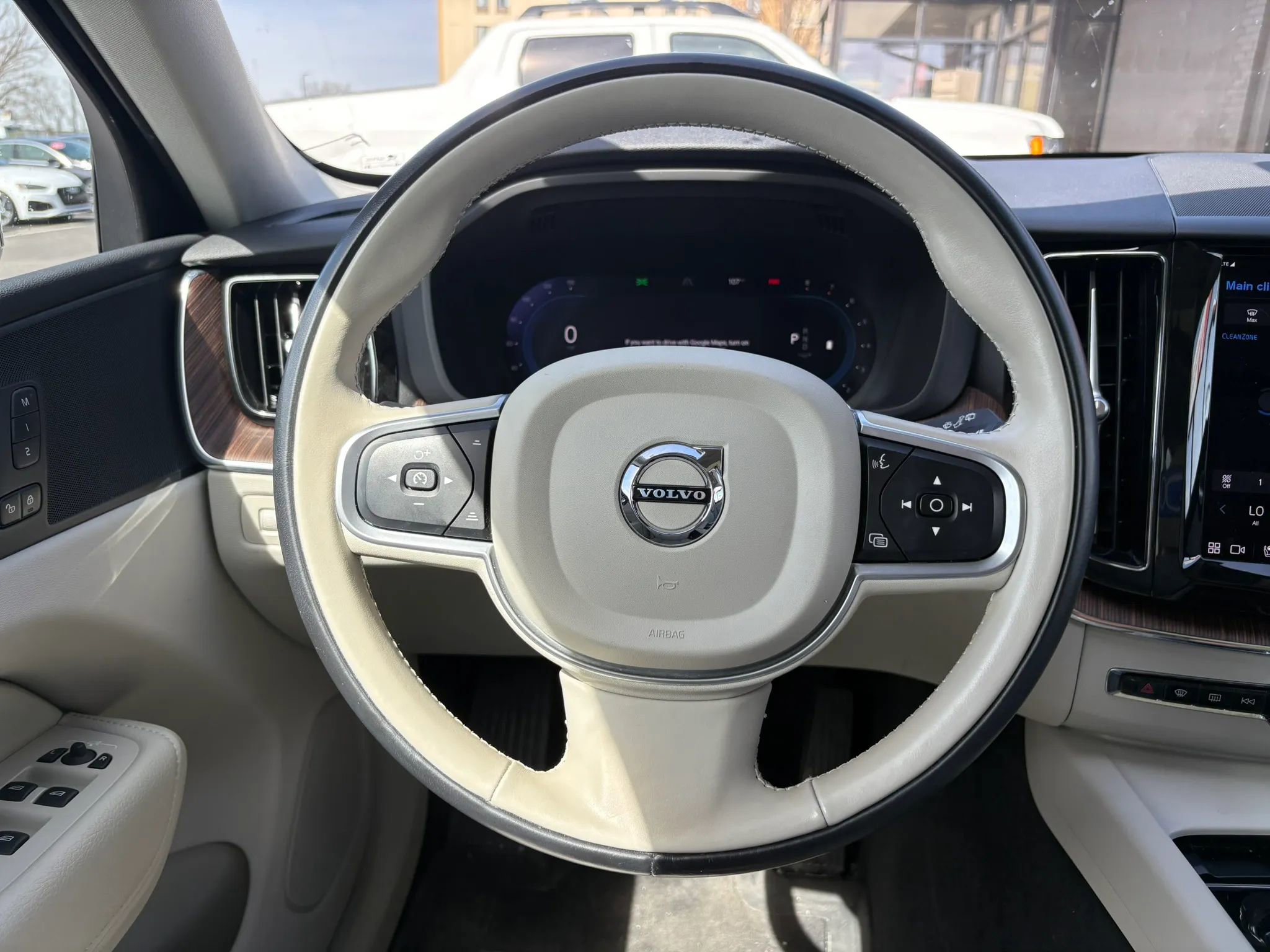 Used 2022 Volvo XC60 B5 Momentum w/ Advanced Package image 16