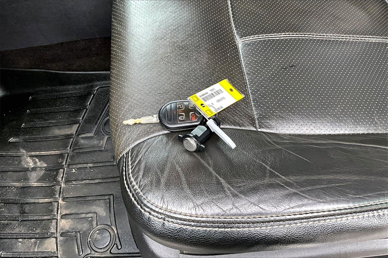 Used 2015 Ford F250 Lariat w/ Chrome Package image 29