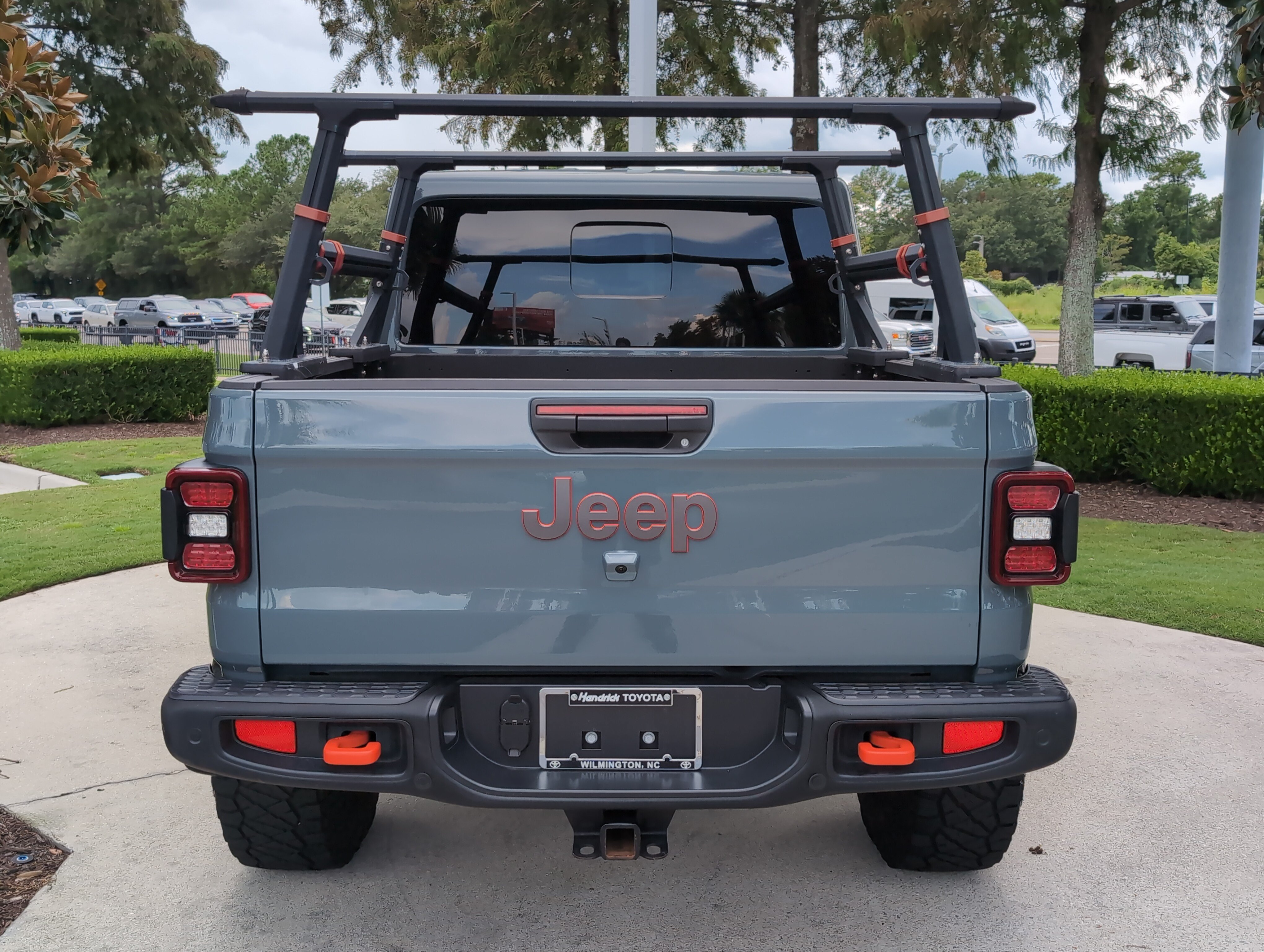 Used 2024 Jeep Gladiator Mojave AWD/4WD image 9