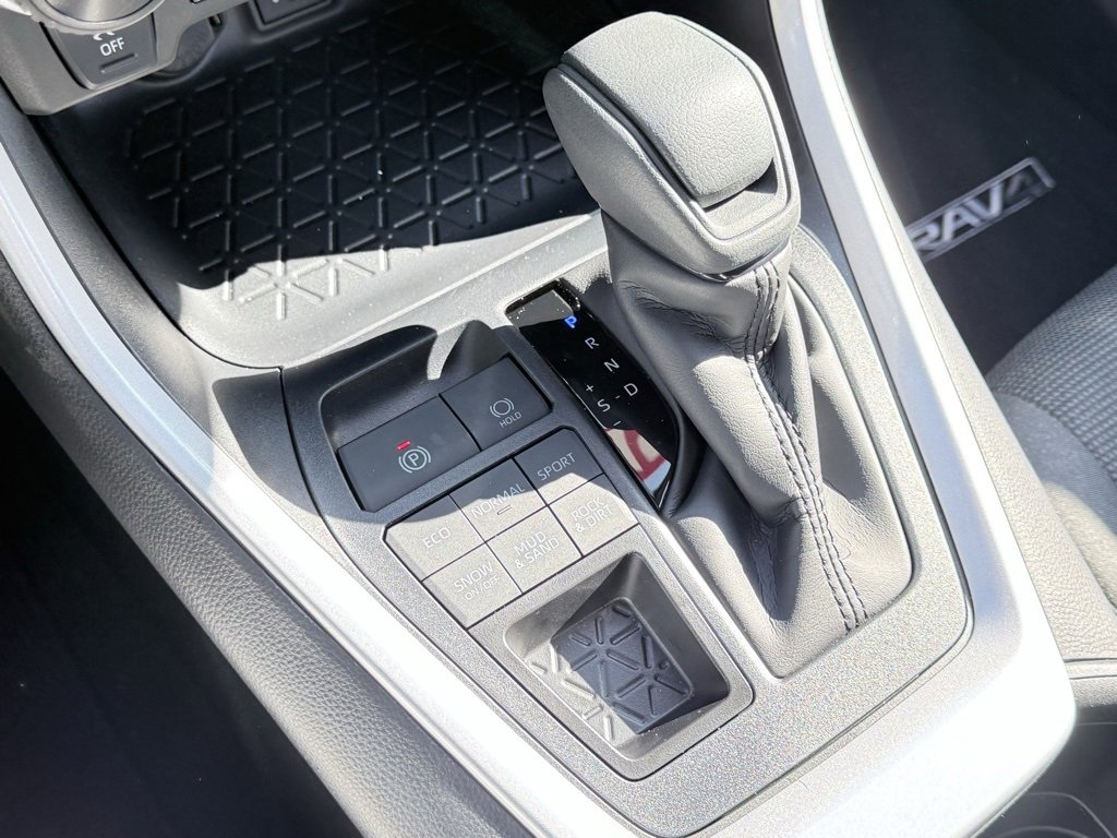 Used 2025 Toyota RAV4 LE image 19