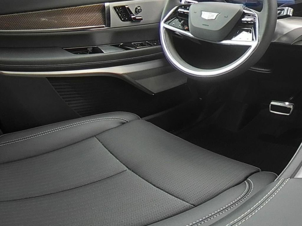 New 2026 Cadillac Vistiq Luxury w/ LPO, Floor Liner Package image 12