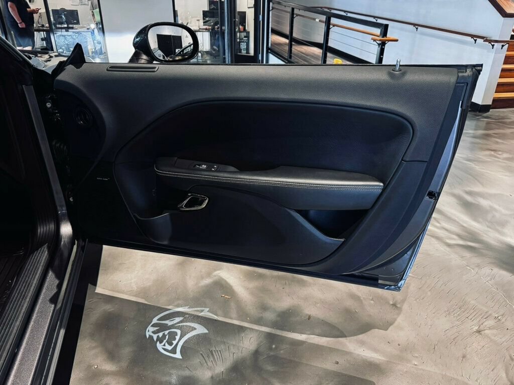 Used 2016 Dodge Challenger SRT Hellcat RWD image 13