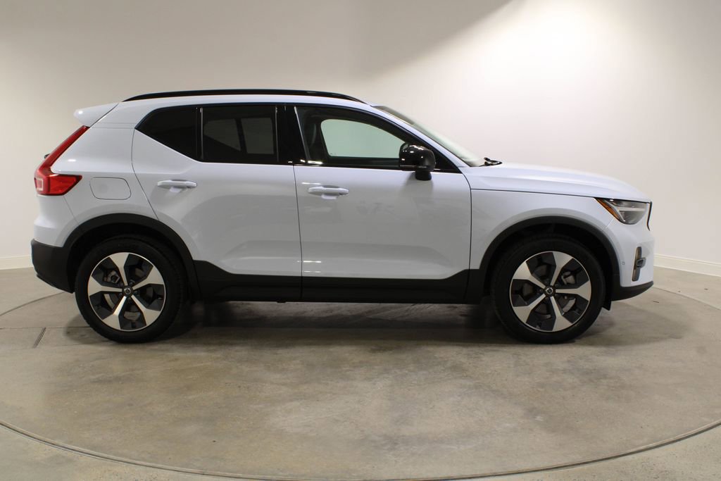 Used 2026 Volvo XC40 B5 Plus w/ Protection Package Premier AWD/4WD image 6
