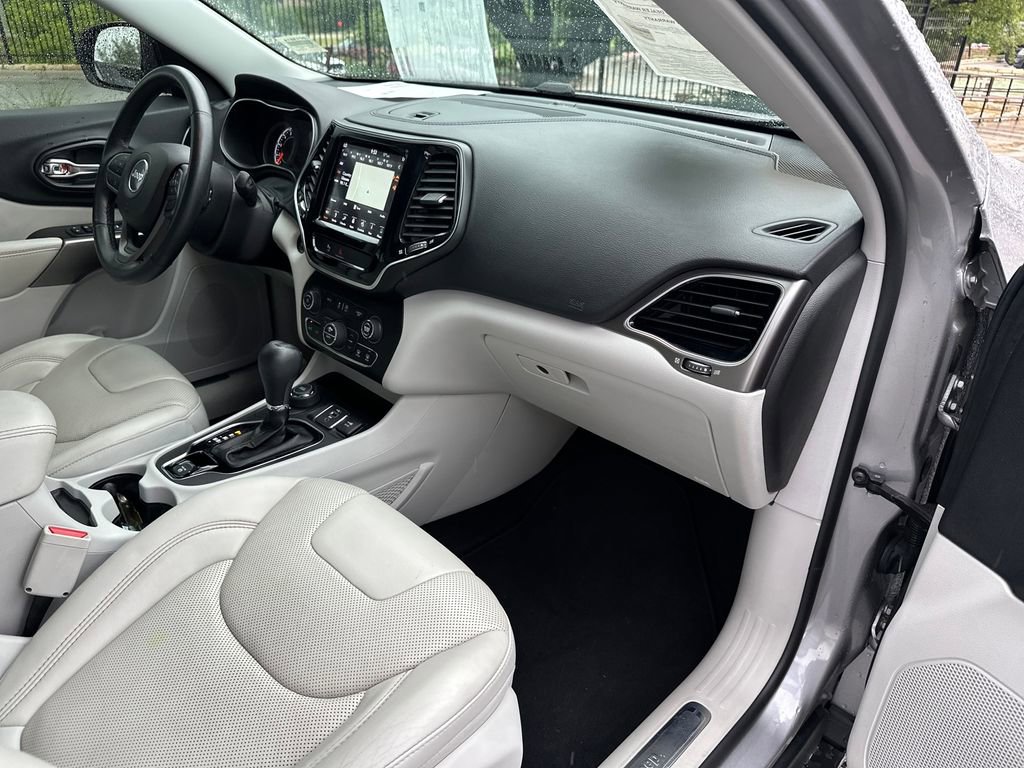 Used 2019 Jeep Cherokee Limited w/ Luxury Group AWD/4WD image 36