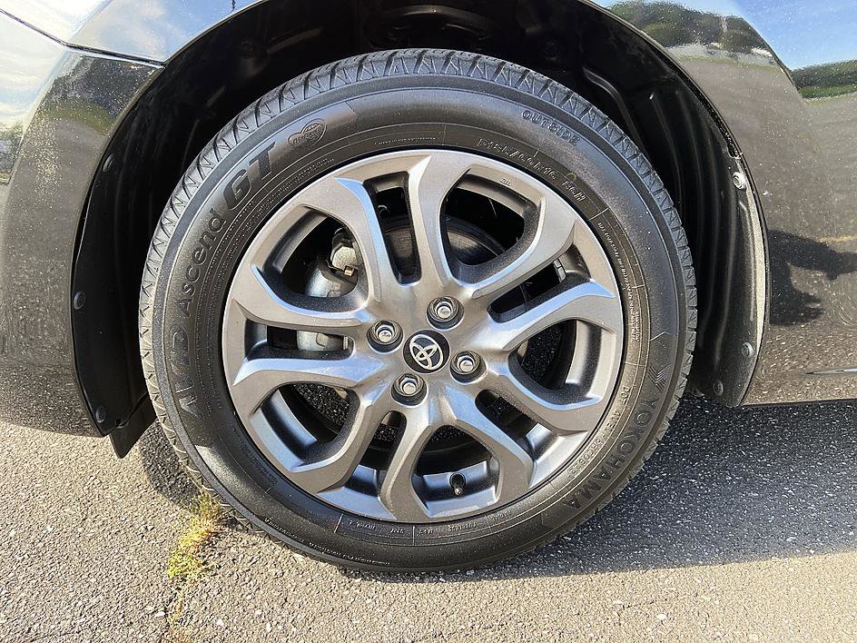 Used 2019 Toyota Yaris XLE image 8