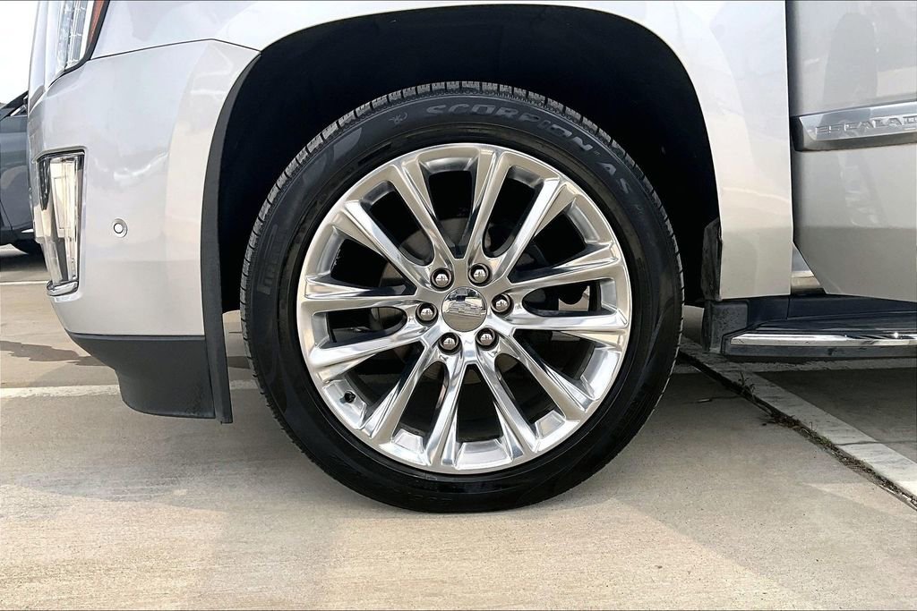 Used 2020 Cadillac Escalade Luxury AWD/4WD image 10