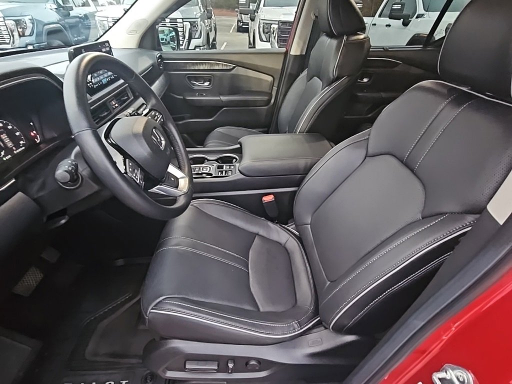 Used 2025 Honda Pilot Elite image 14