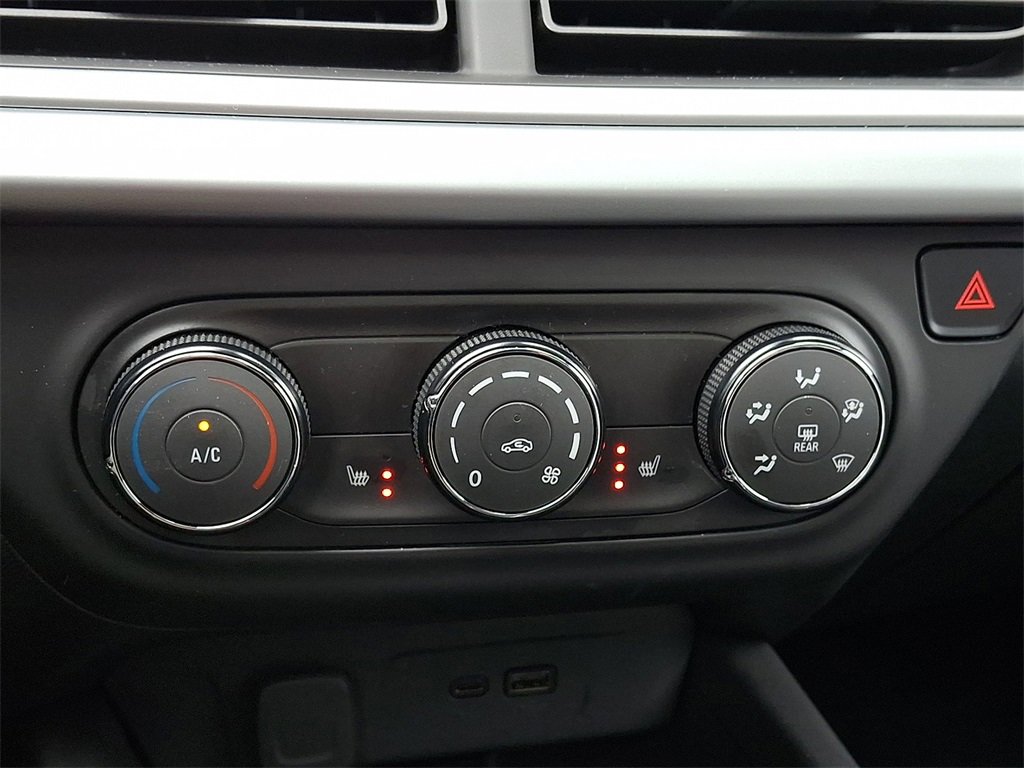 Used 2024 Chevrolet Trax RS w/ Sunroof Package image 17