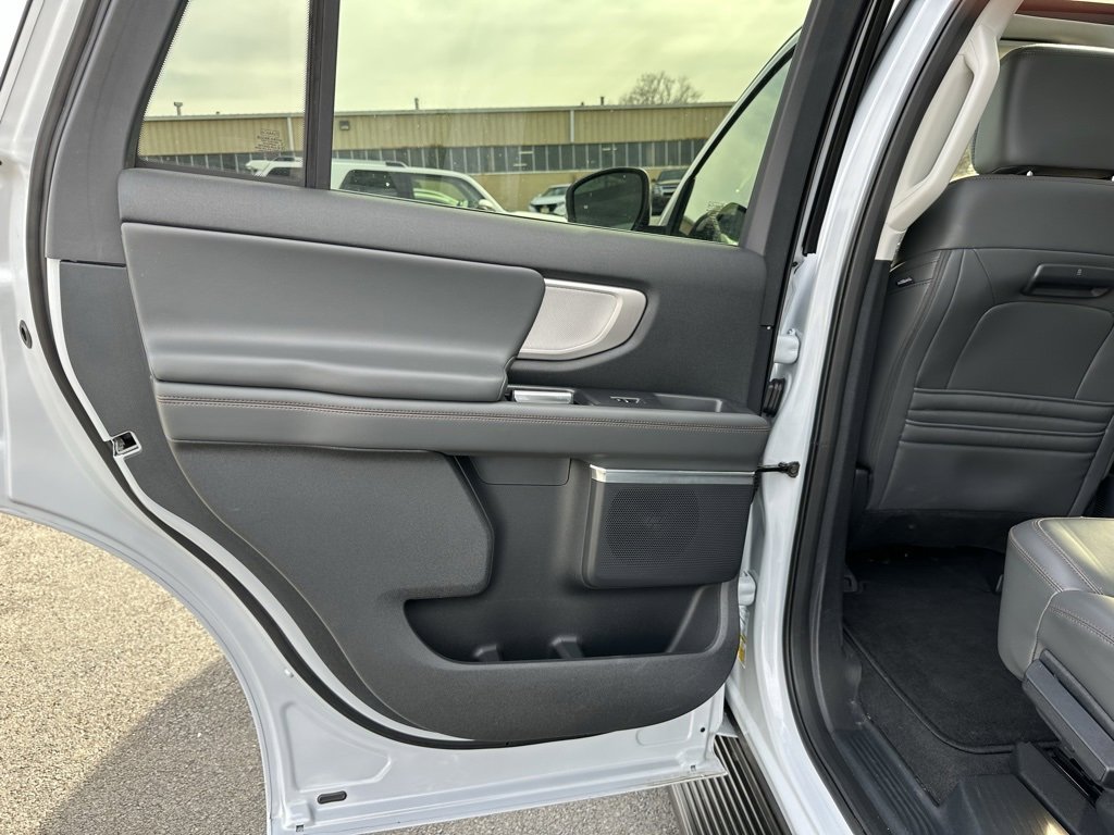 Used 2025 Ford Expedition Active image 26