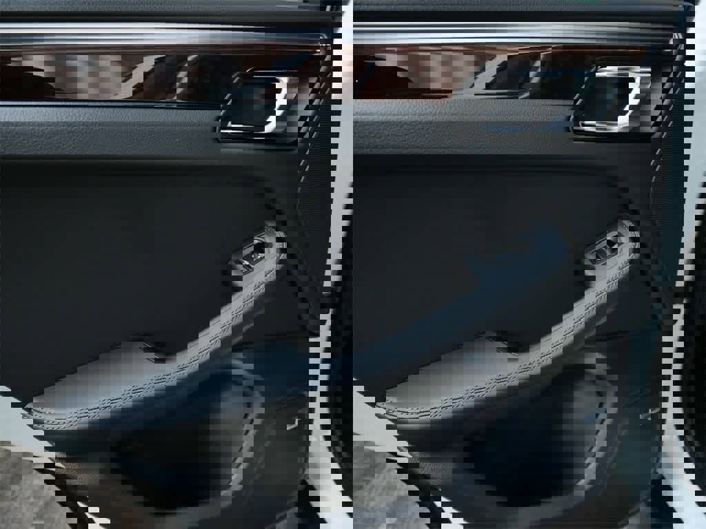 Used 2023 Porsche Macan Turbo image 14