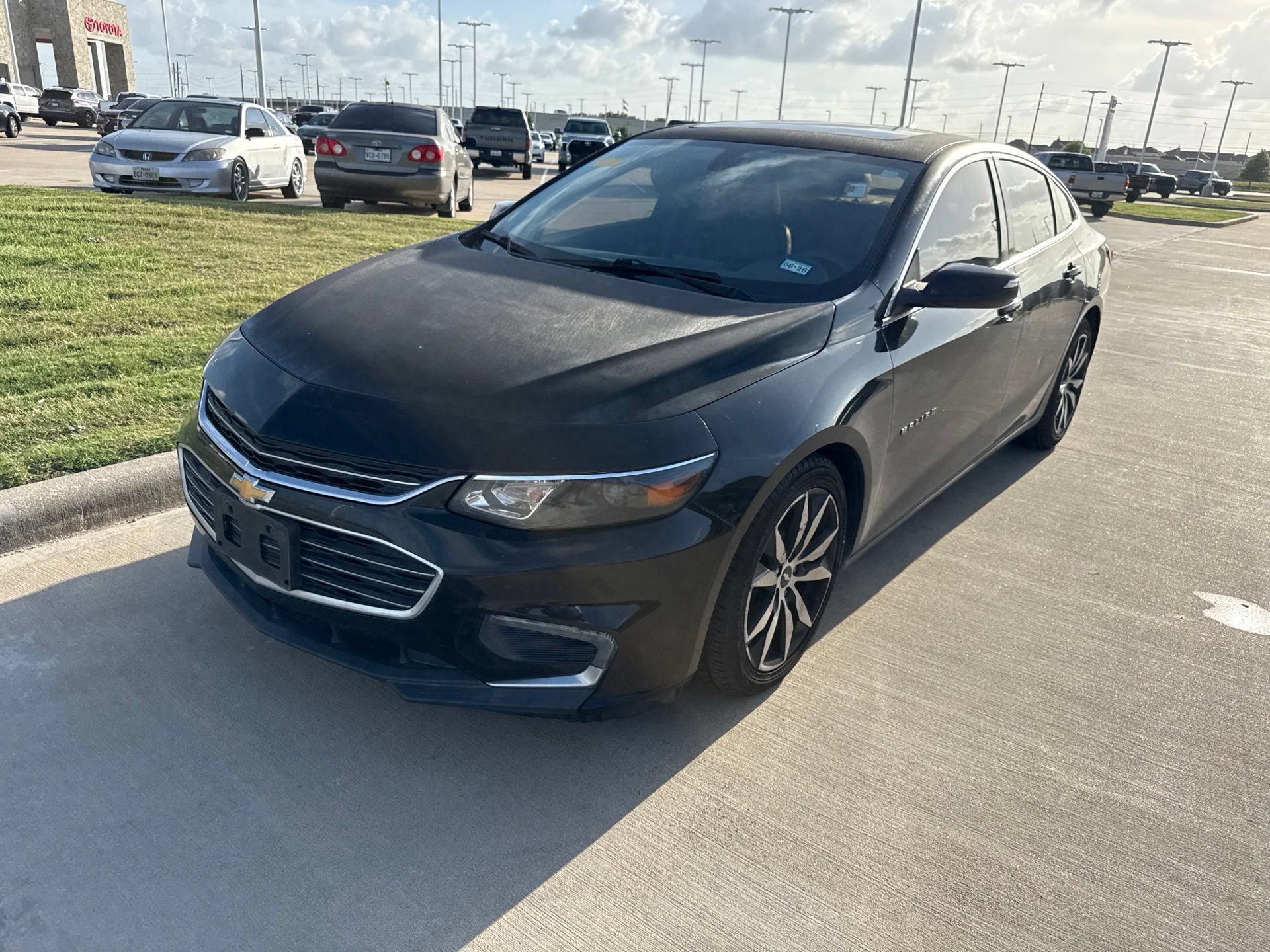 Used 2017 Chevrolet Malibu LT w/ Leather Package FWD image 3