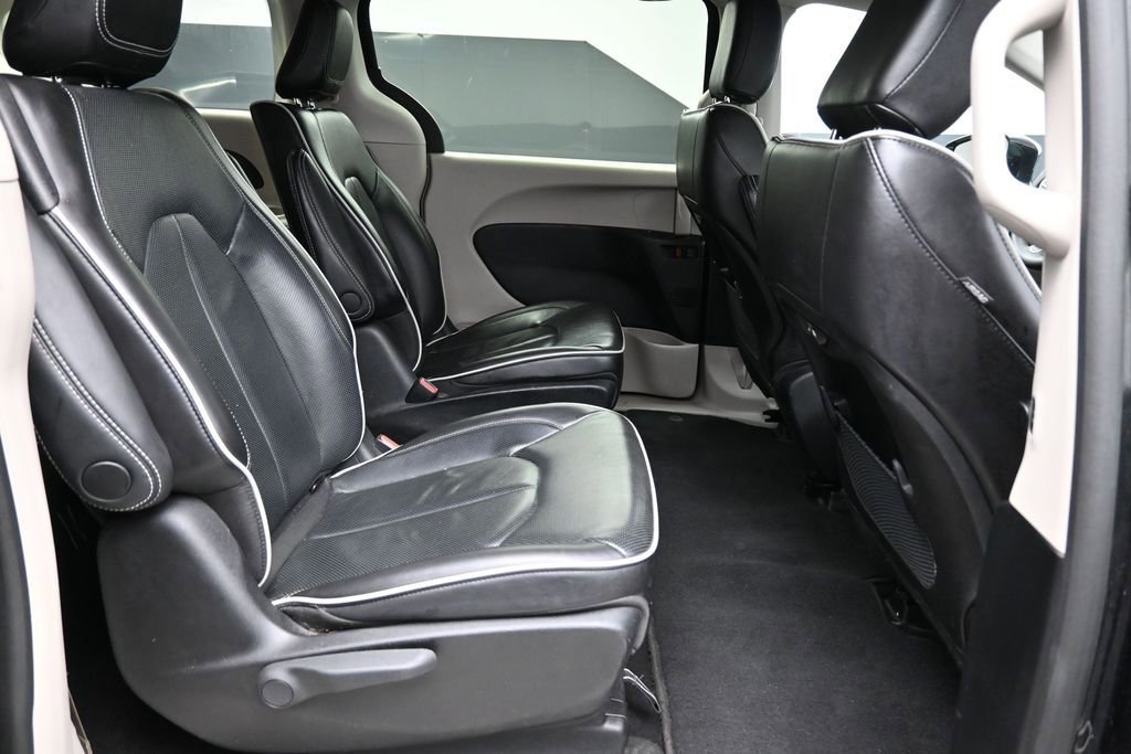 Used 2023 Chrysler Pacifica Limited FWD image 21