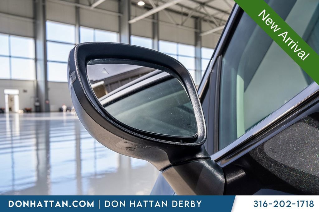 Used 2023 Chrysler Pacifica Touring-L FWD image 25