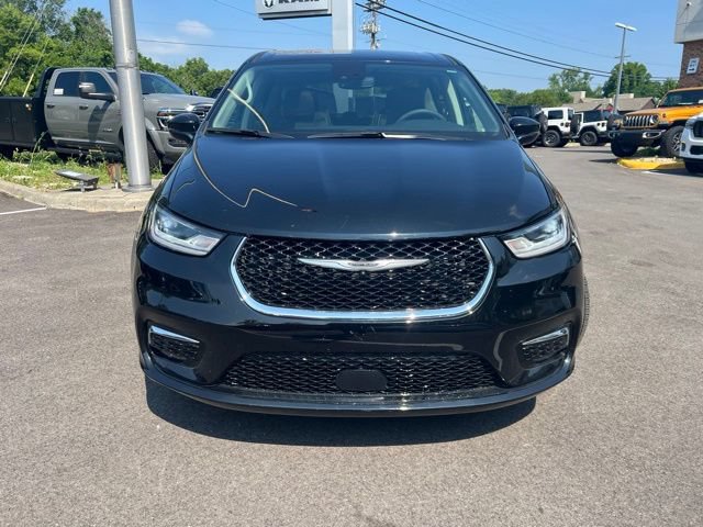 Used 2024 Chrysler Pacifica Limited AWD/4WD image 37