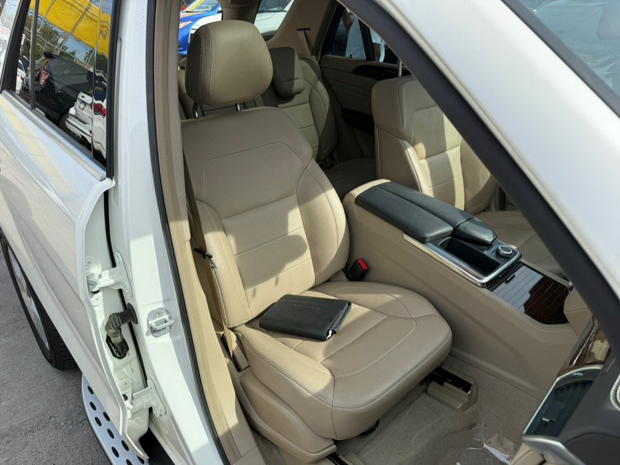 Used 2015 Mercedes-Benz ML 400 4MATIC w/ Lighting Package image 8