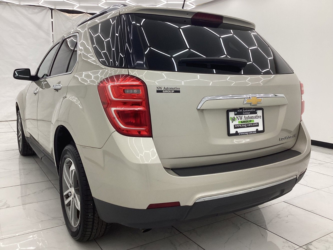 Used 2016 Chevrolet Equinox LTZ w/ Enhanced Convenience Package image 8