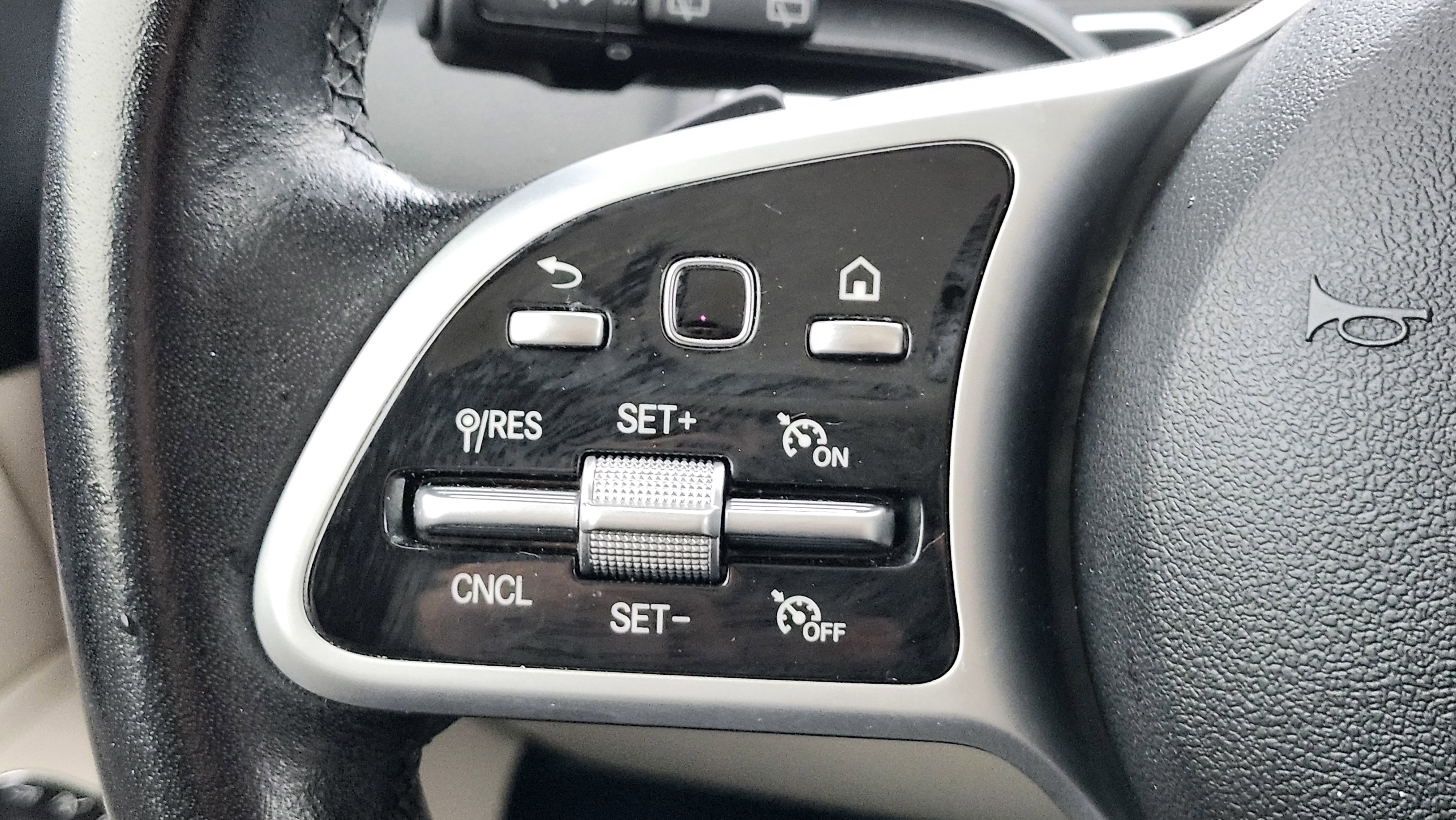 Used 2020 Mercedes-Benz GLB 250 w/ Premium Package image 34