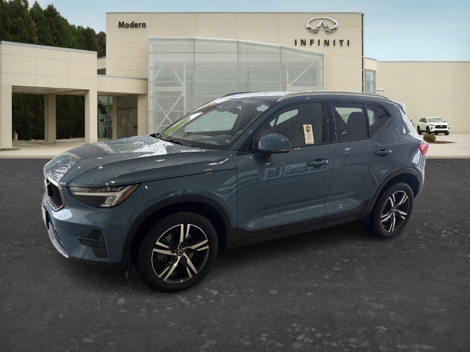 Used 2023 Volvo XC40 B5 Core