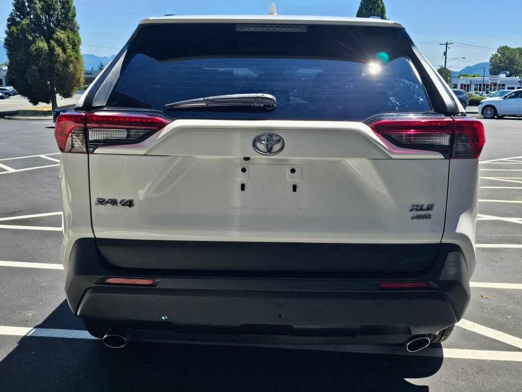 Used 2019 Toyota RAV4 XLE AWD/4WD image 4