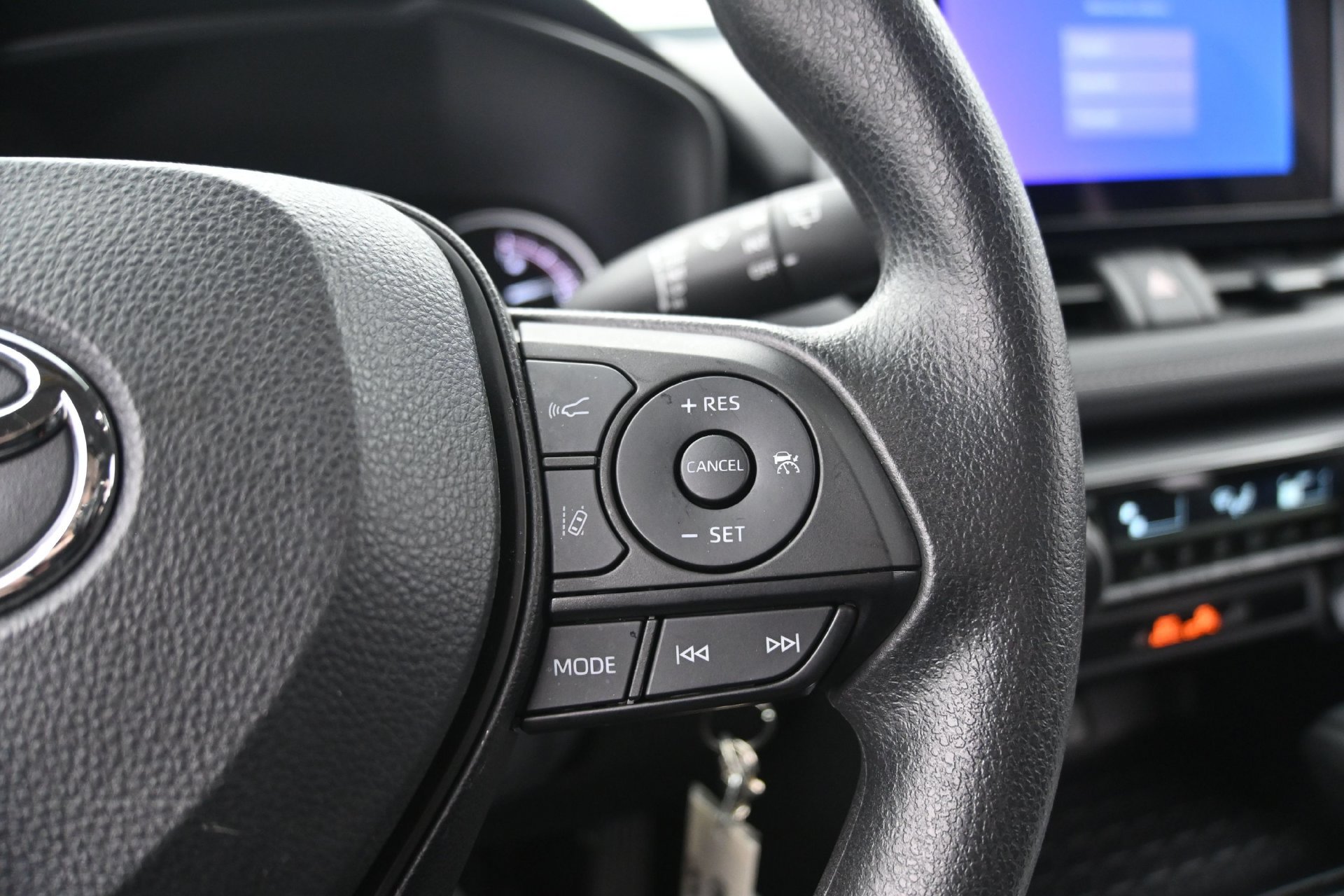 Used 2024 Toyota RAV4 LE AWD/4WD image 22