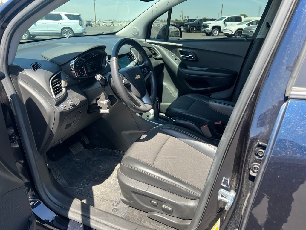 Used 2022 Chevrolet Trax LT w/ LT Convenience Package AWD/4WD image 14