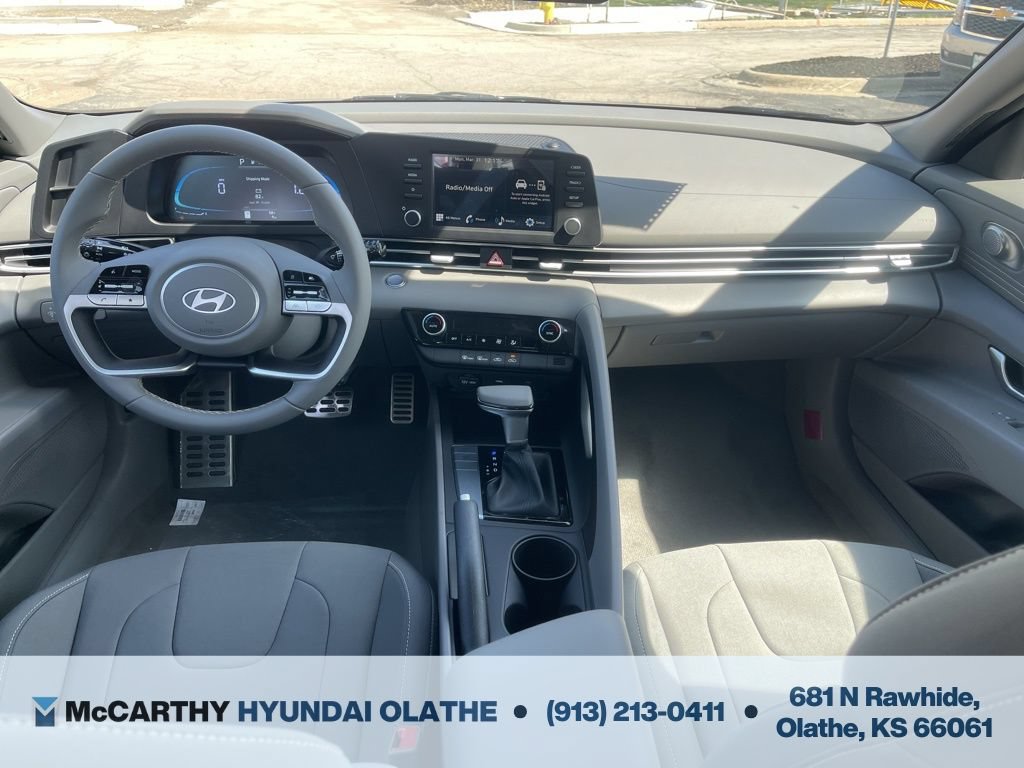 Used 2025 Hyundai Elantra Sport FWD image 3