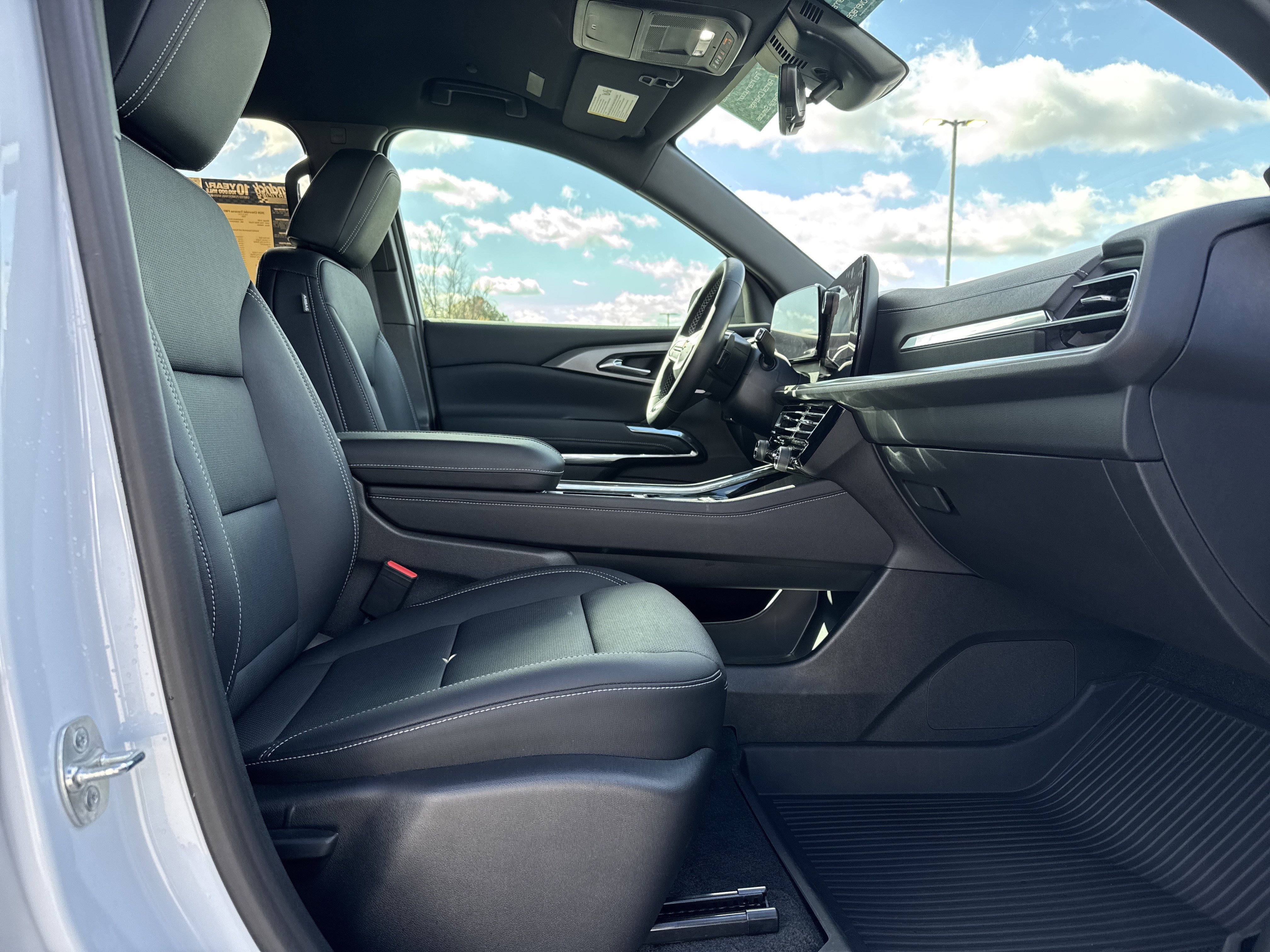 Used 2026 Chevrolet Traverse LT w/ Driver Confidence Package image 30