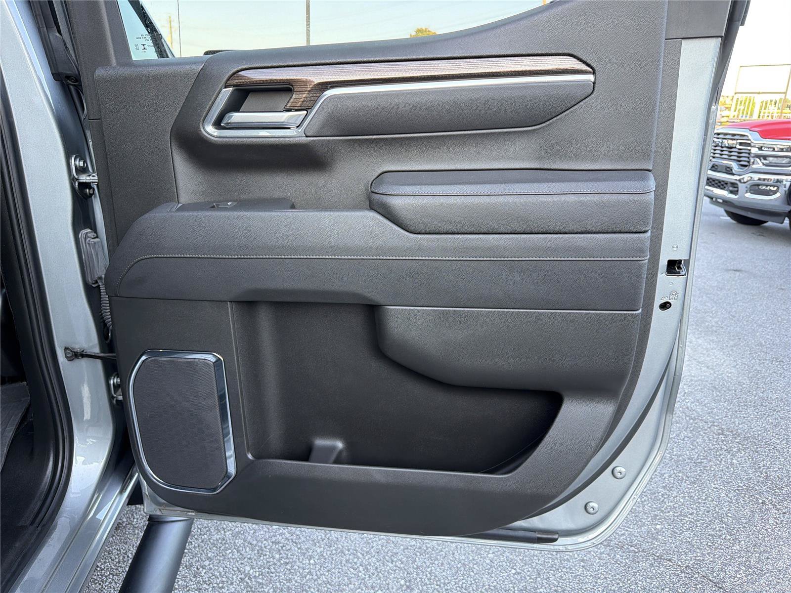 Used 2025 Chevrolet Silverado 1500 LT Trail Boss w/ Convenience Package II AWD/4WD image 15
