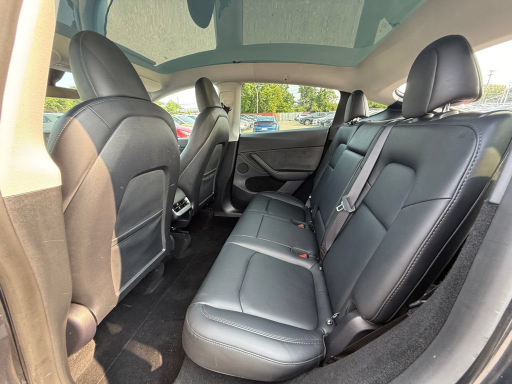 Used 2024 Tesla Model Y Long Range AWD/4WD image 21