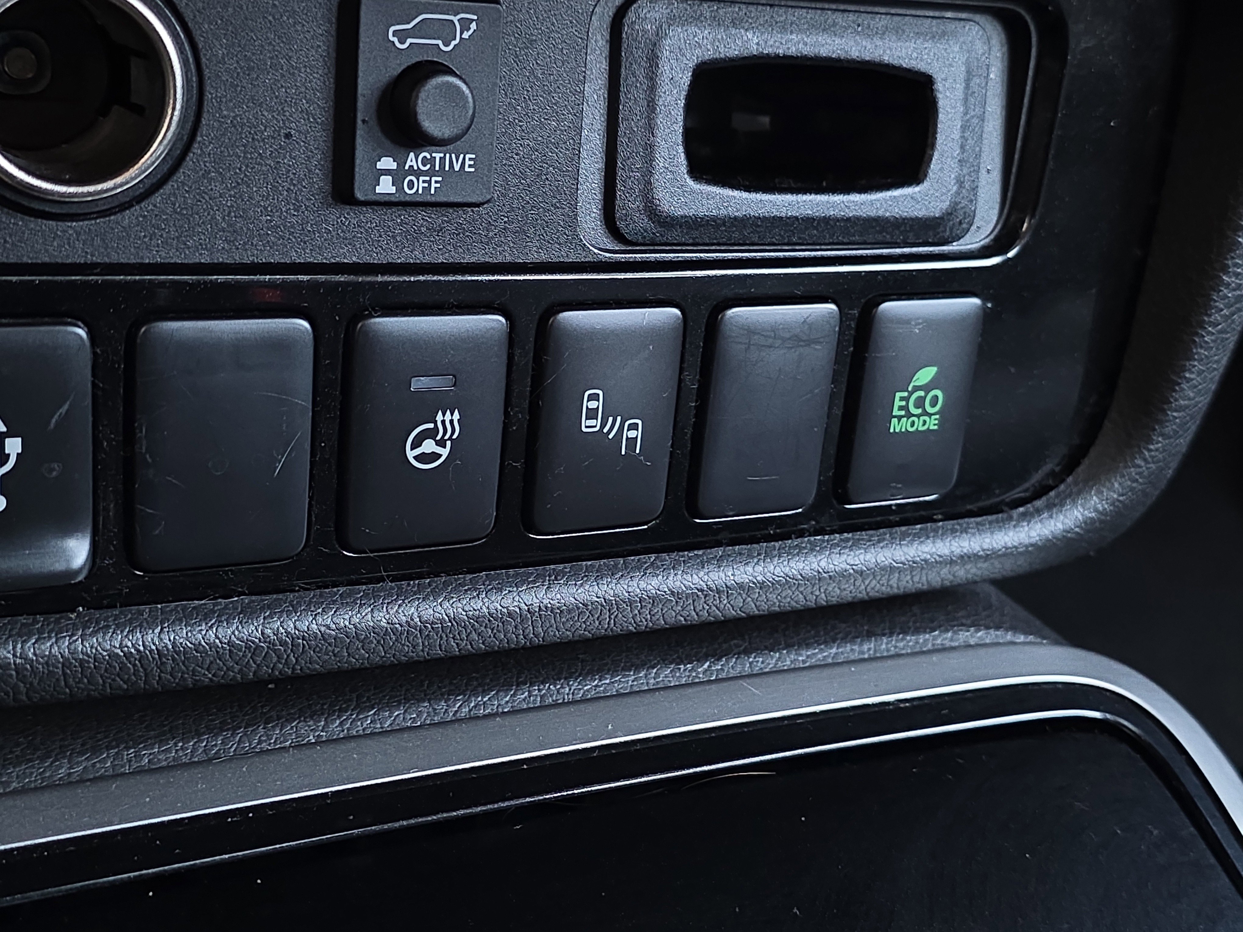 Used 2020 Mitsubishi Outlander LE image 19