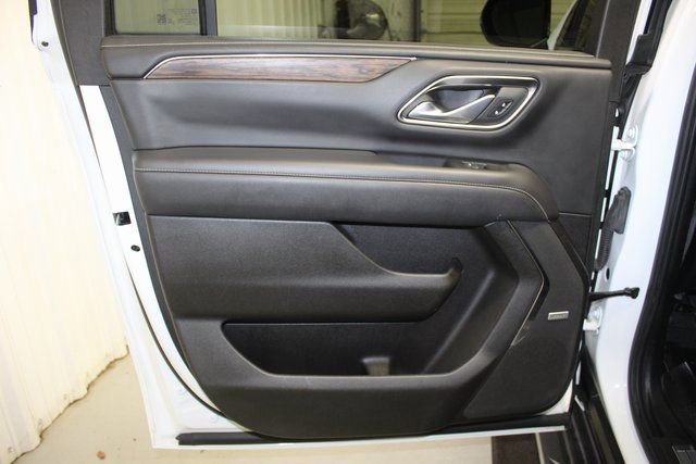 Used 2022 Chevrolet Suburban Premier image 14