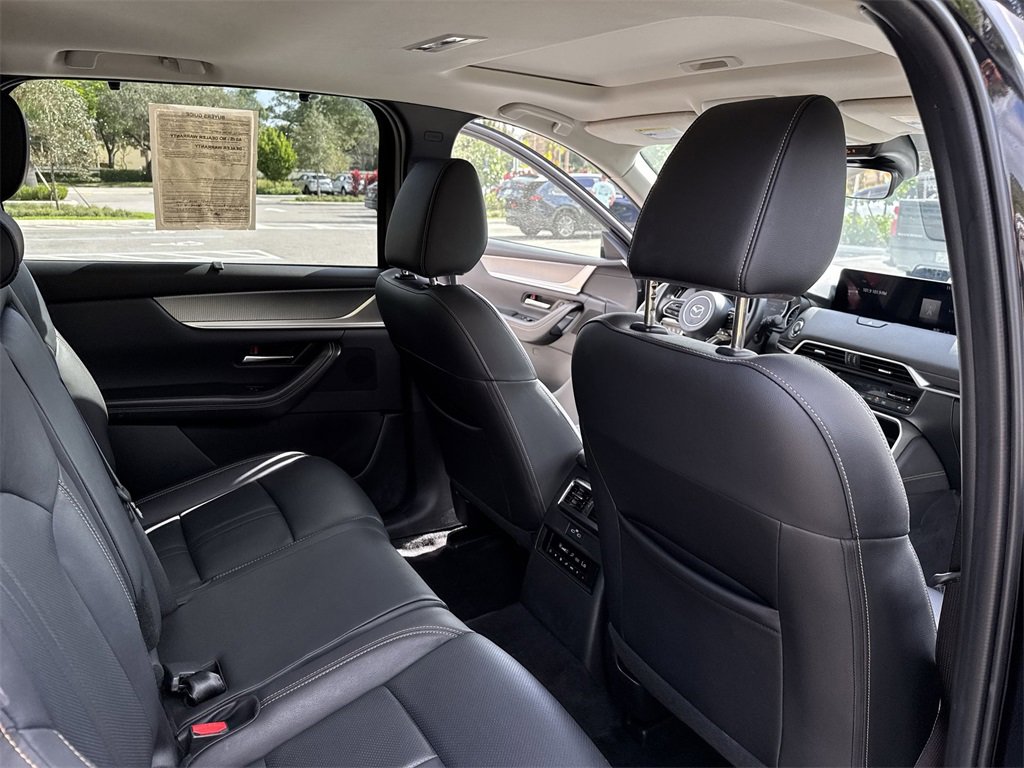 Certified 2025 MAZDA CX-70 3.3 Turbo w/ Preferred Package image 34