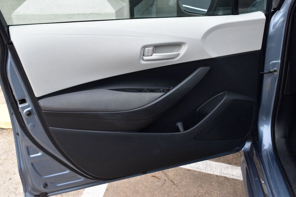 Used 2022 Toyota Corolla LE image 37