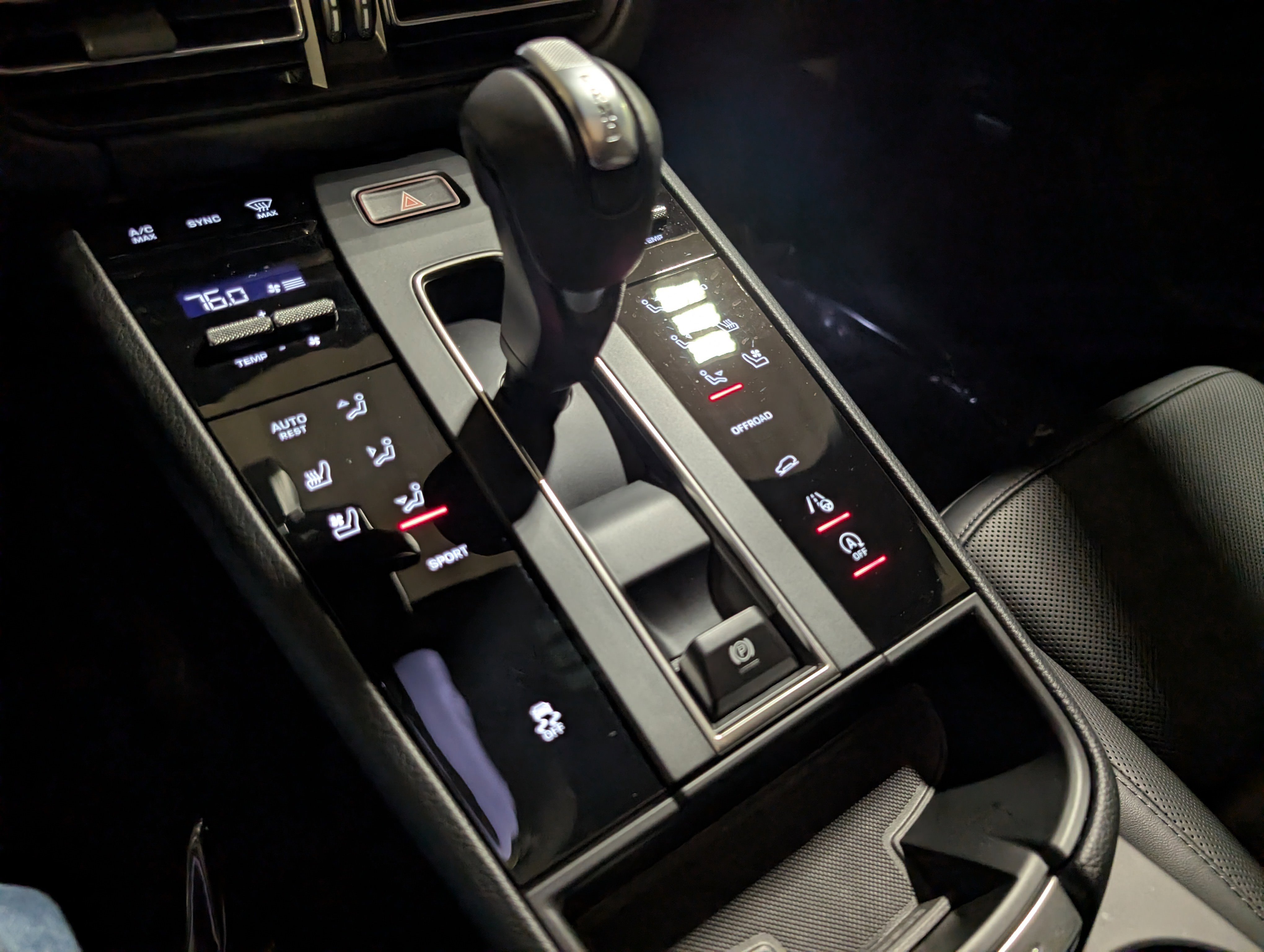 Certified 2025 Porsche Macan image 41