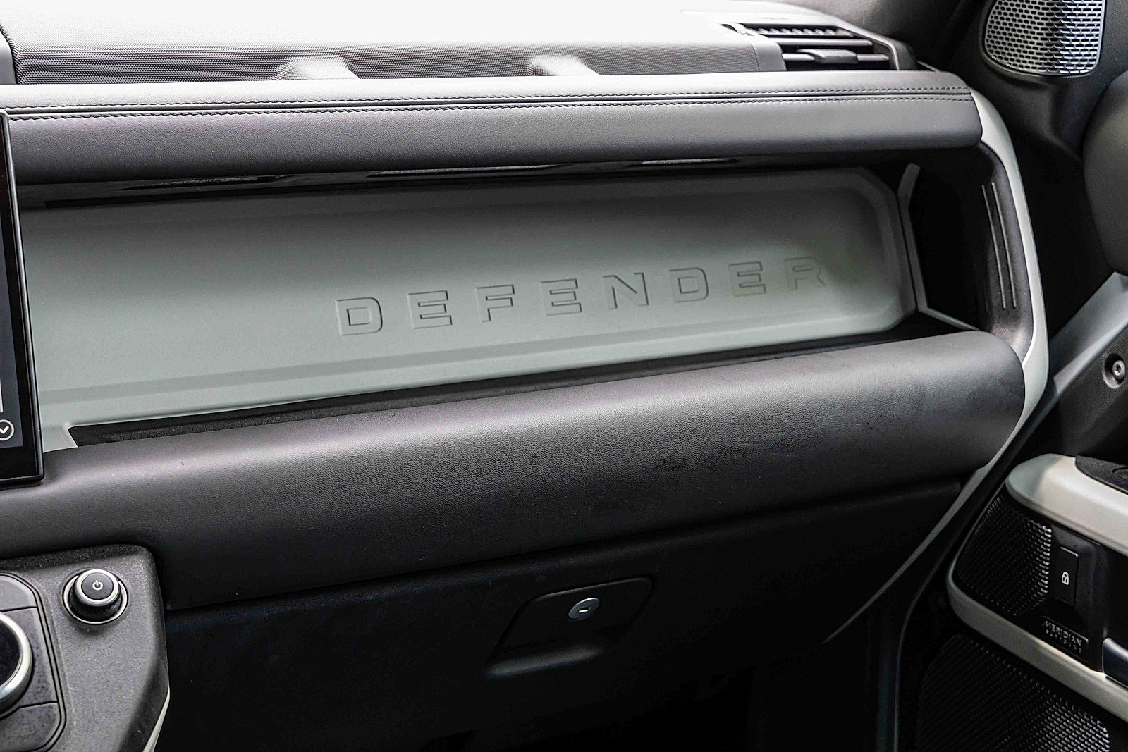 Used 2022 Land Rover Defender 110 XS Edition AWD/4WD image 15