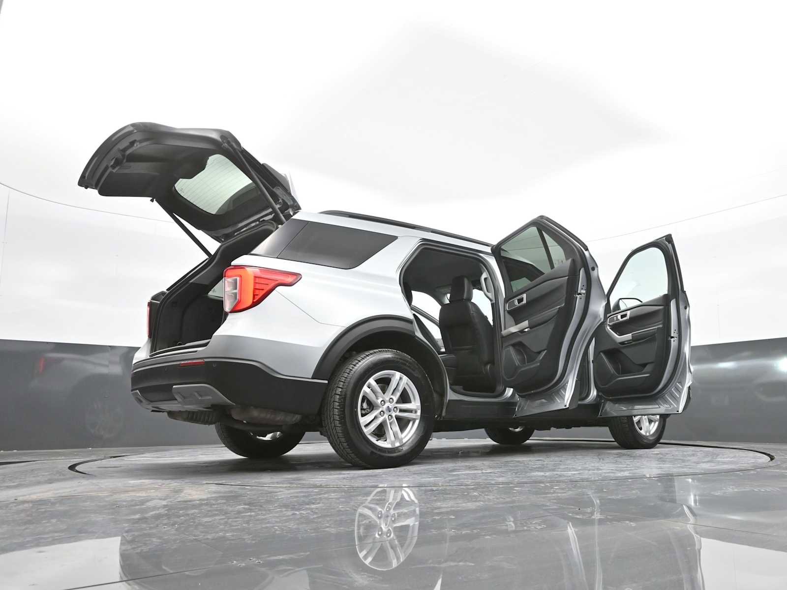 Used 2023 Ford Explorer XLT w/ Equipment Group 202A image 45