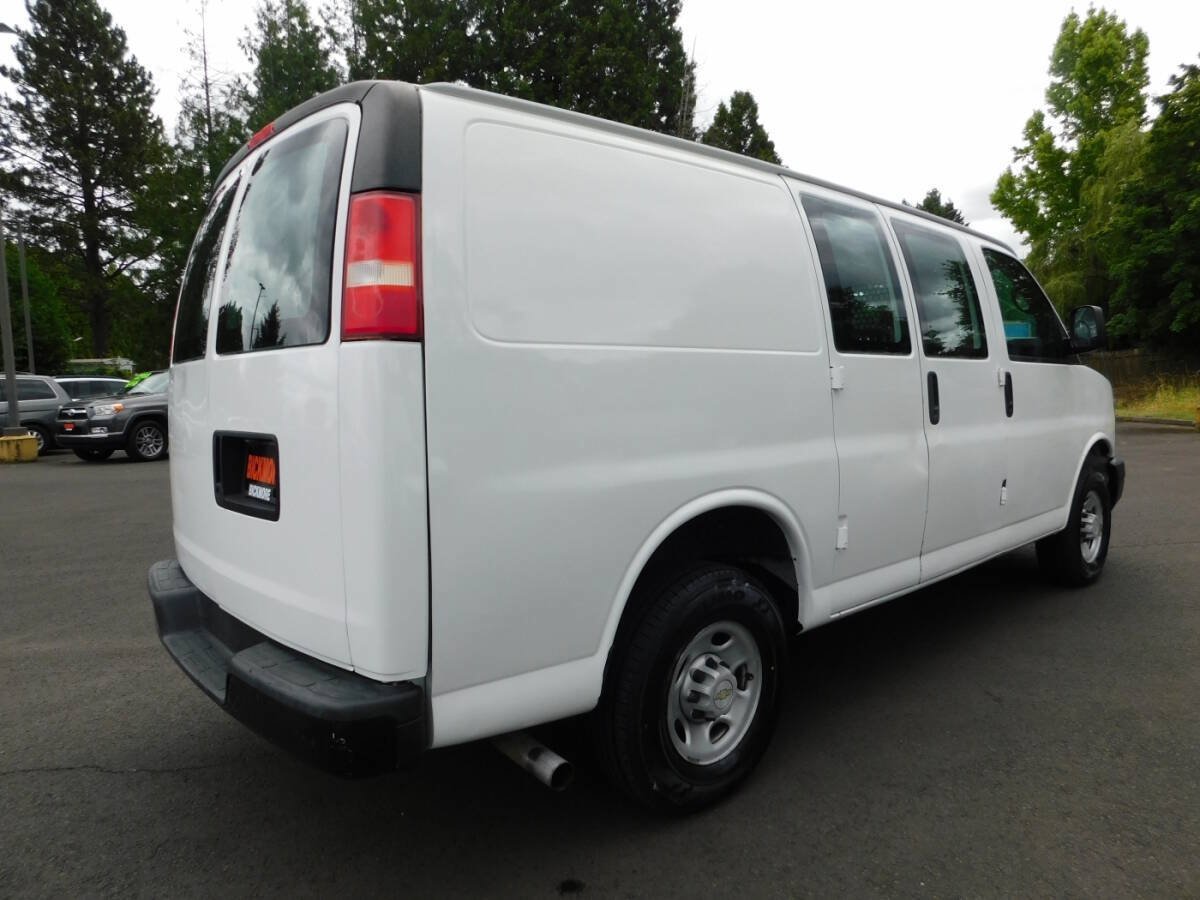 Used 2005 Chevrolet Express 3500 RWD image 2