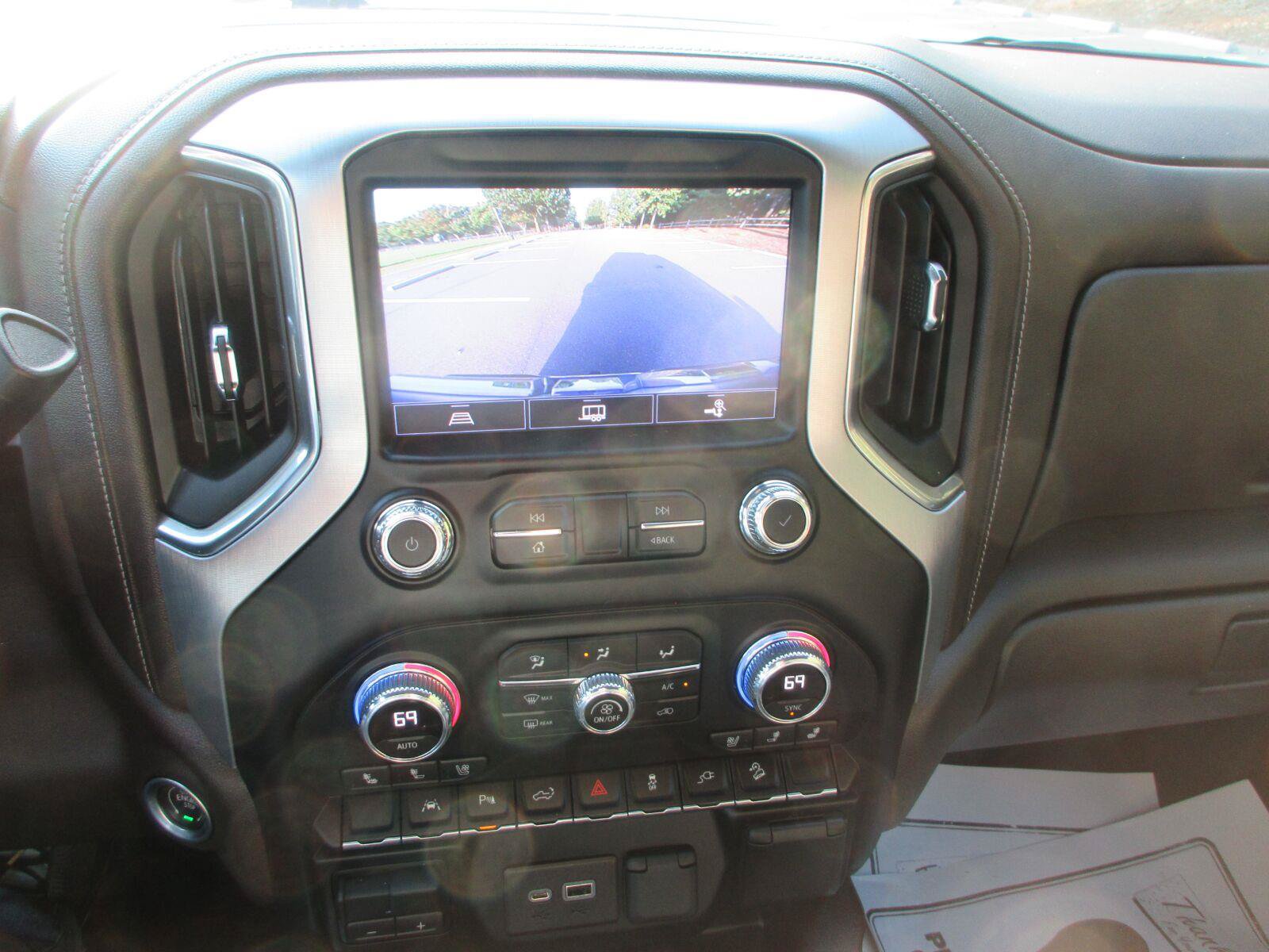 Used 2022 GMC Sierra 1500 SLT w/ SLT Premium Plus Package AWD/4WD image 13
