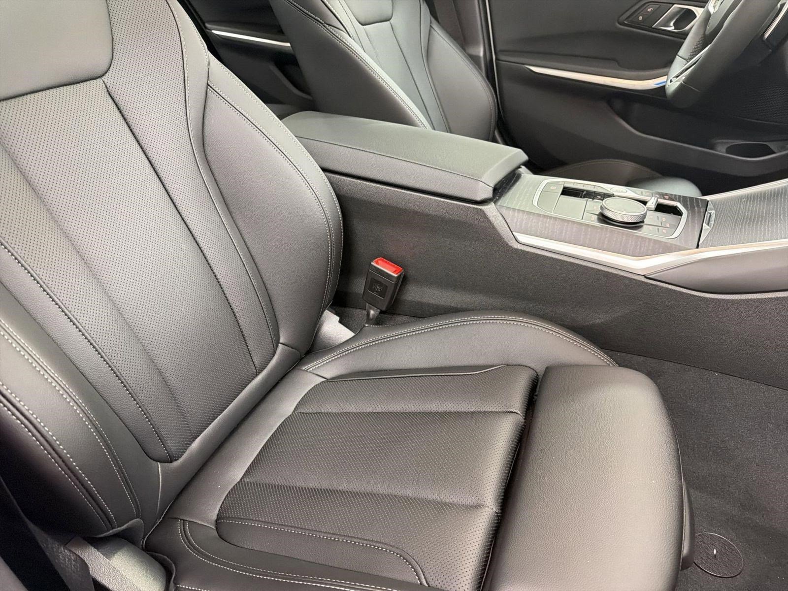 New 2026 BMW 330i xDrive Sedan w/ M Sport Package image 28