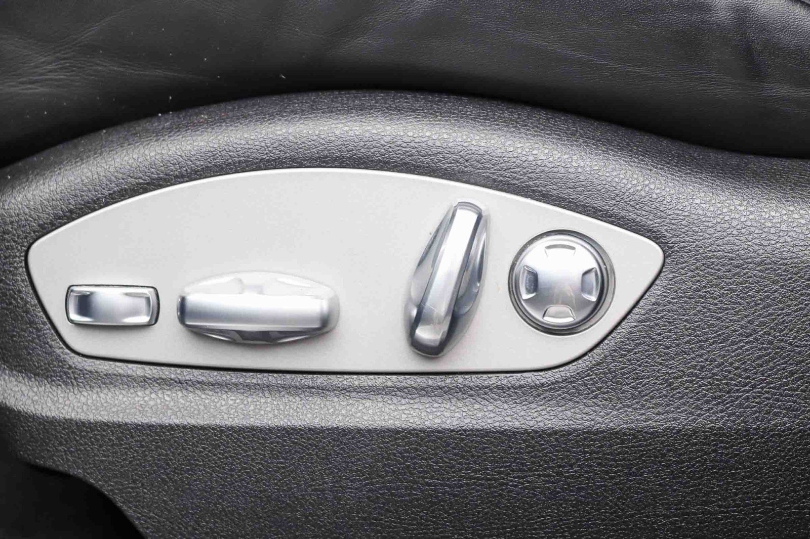 Used 2021 Porsche Macan AWD/4WD image 30