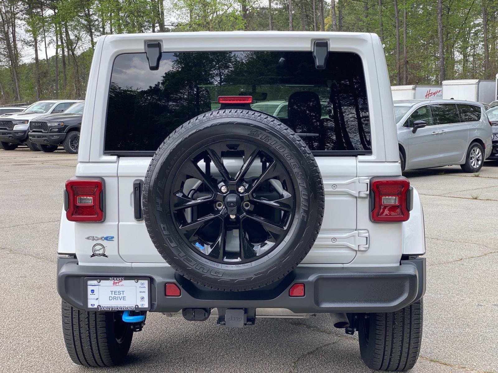 Used 2023 Jeep Wrangler Sahara w/ Cold Weather Group image 4