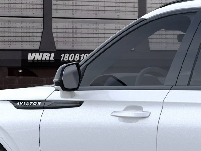New 2026 Lincoln Aviator AWD w/ Jet Appearance Package image 16