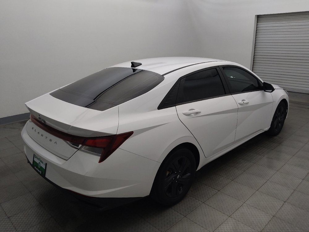 Used 2023 Hyundai Elantra SEL w/ Cargo Package FWD image 9