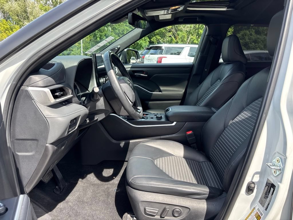 Used 2024 Toyota Highlander XSE AWD/4WD image 18