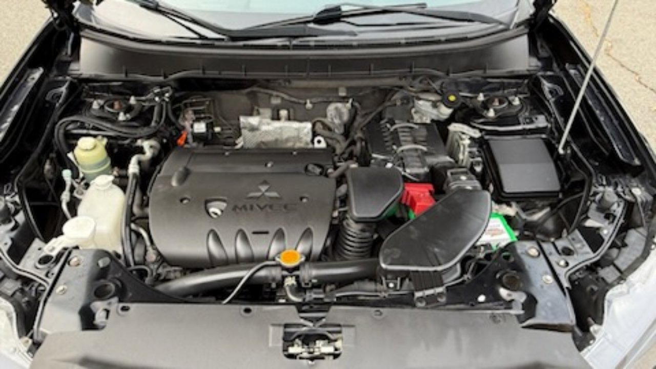 Used 2012 Mitsubishi Outlander SE image 31