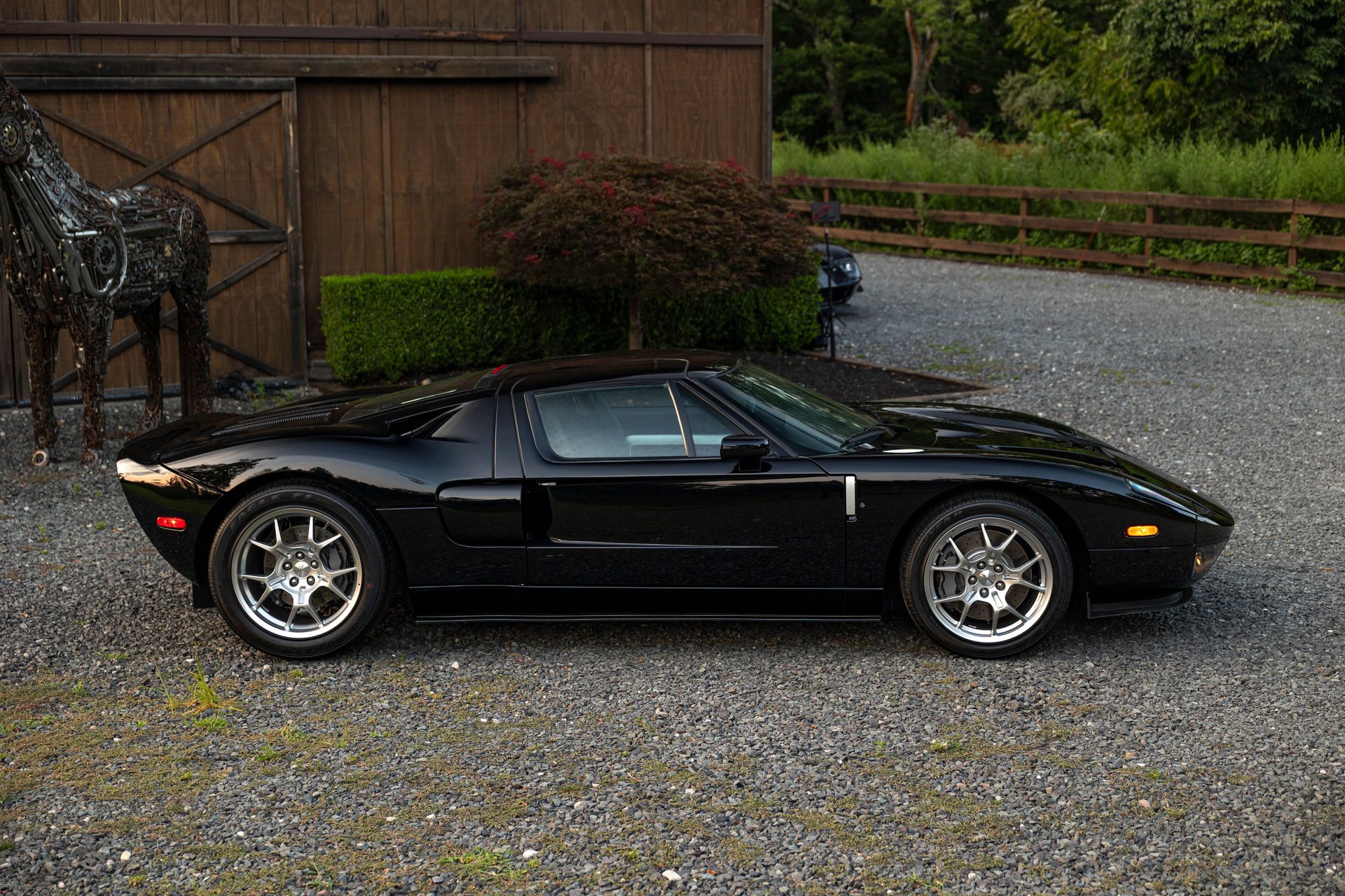 Used 2006 Ford GT RWD image 13