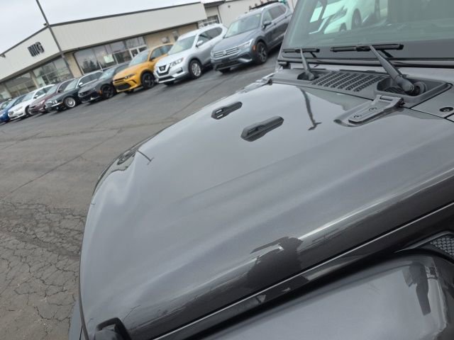 Used 2025 Jeep Wrangler Unlimited Sahara w/ Safety Group image 11