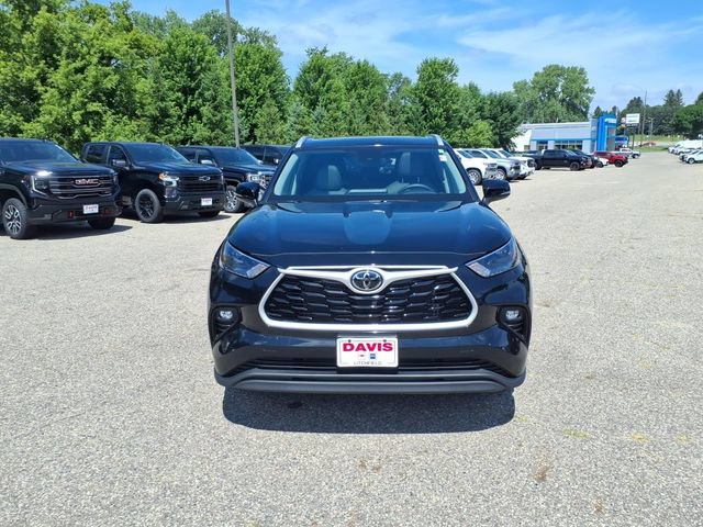 Used 2024 Toyota Highlander XLE AWD/4WD image 8