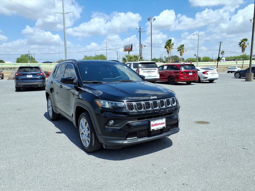 Used 2023 Jeep Compass Latitude image 2