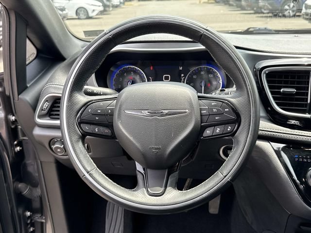 Used 2018 Chrysler Pacifica Limited w/ Advanced Safetytec Group FWD image 19